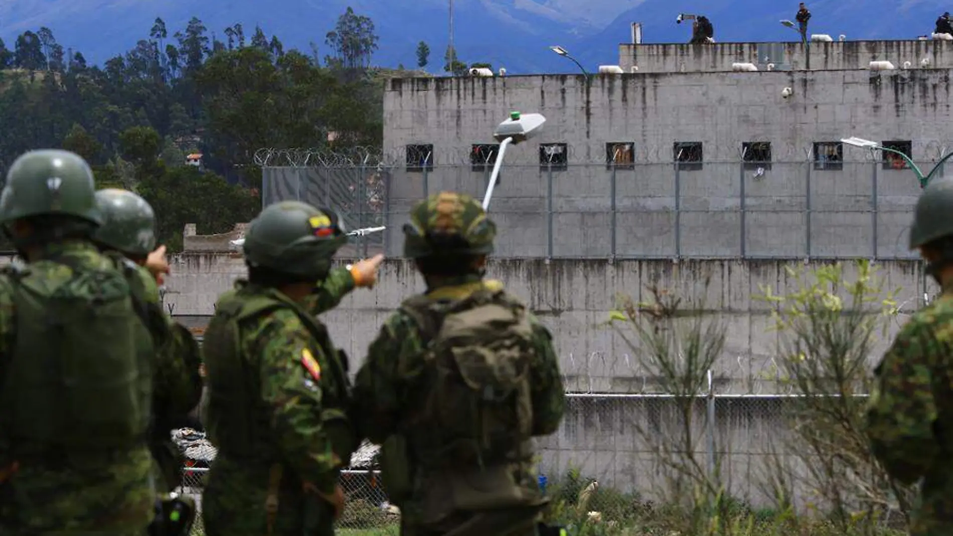 Motín en cárcel de Ecuador deja 12 muertos